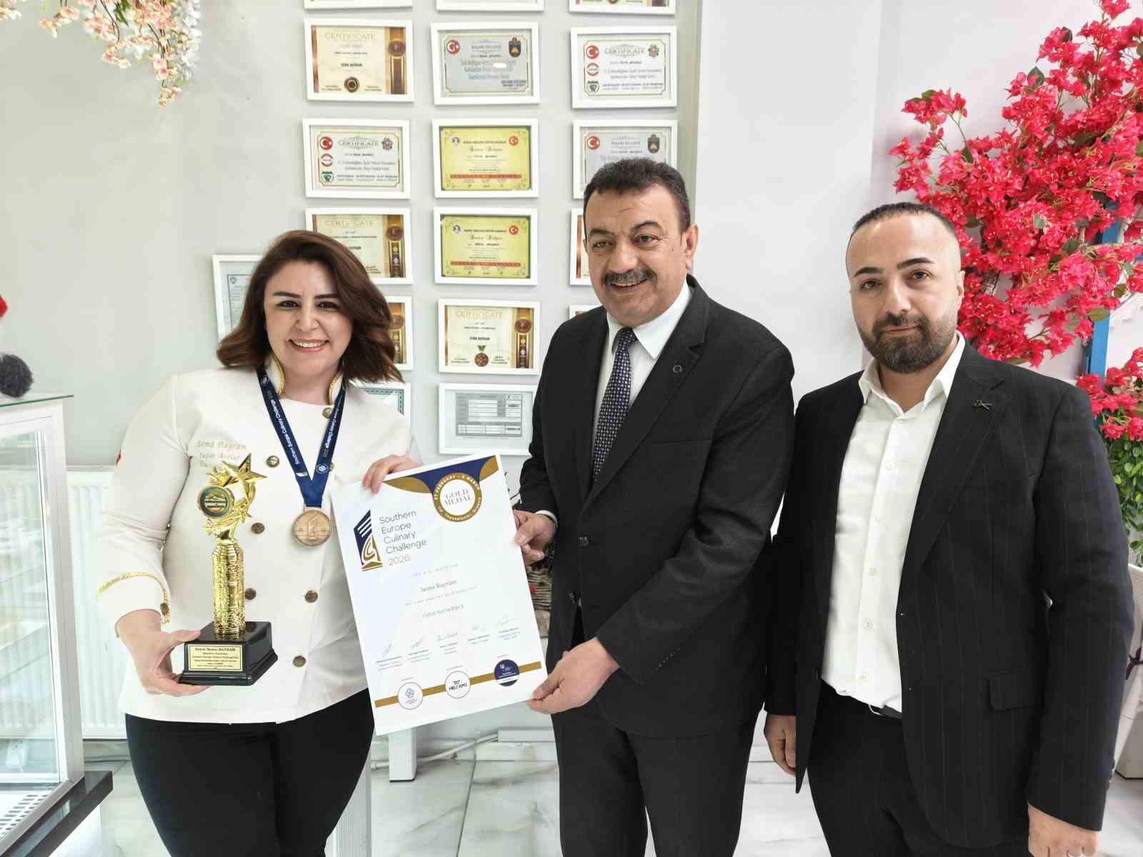 kayserili pasta sefi yunanistanda turk bayragini dalgalandirdi 0 Iq8Kzyv1
