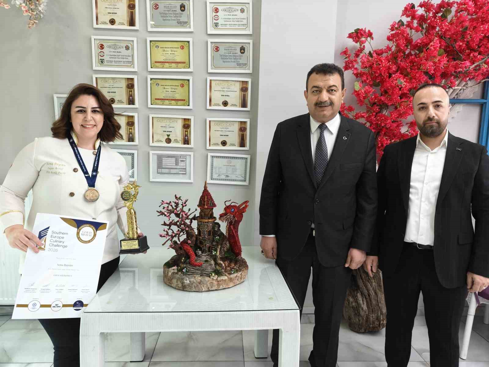 kayserili pasta sefi yunanistanda turk bayragini dalgalandirdi 4