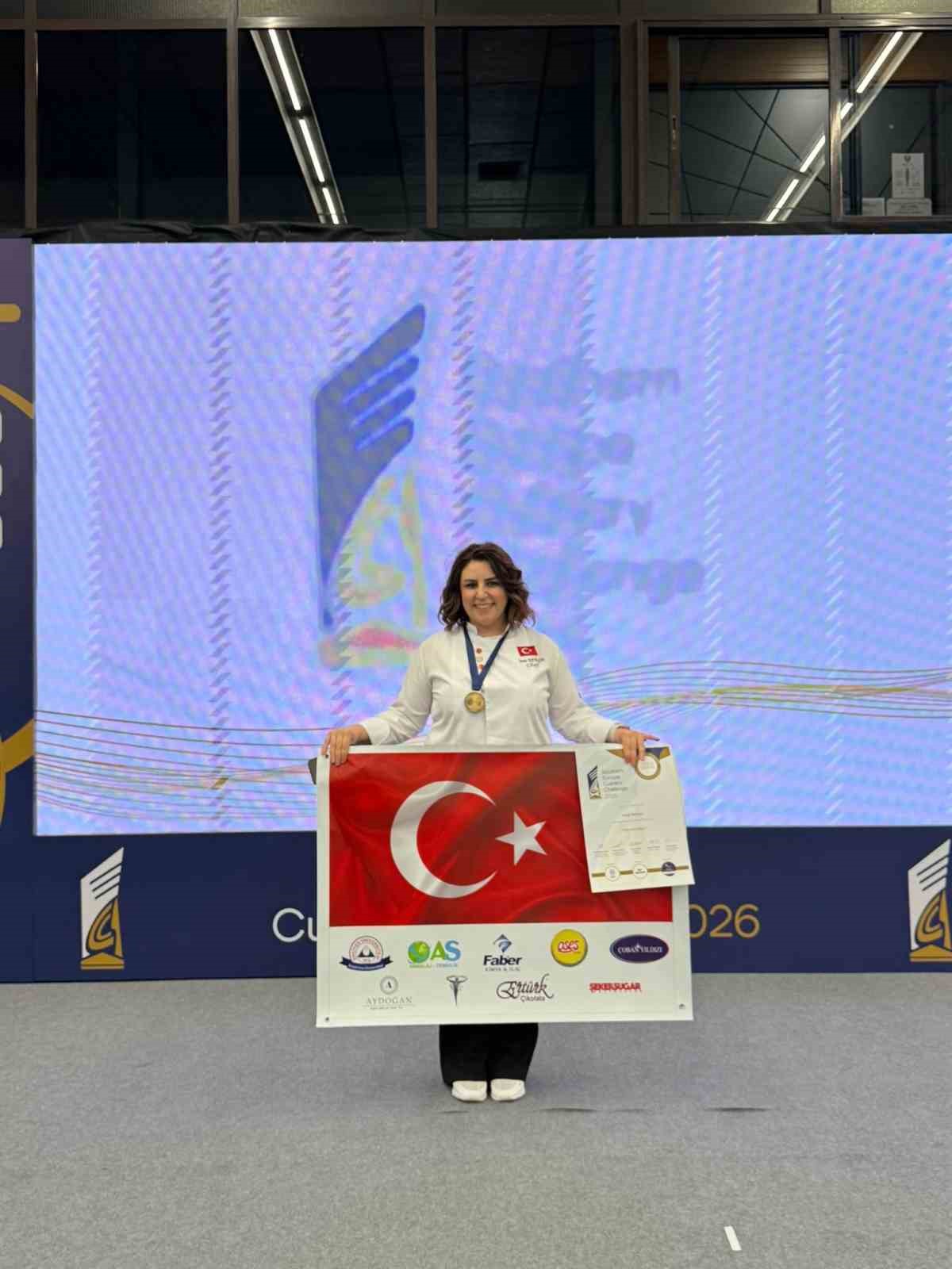 kayserili pasta sefi yunanistanda turk bayragini dalgalandirdi 6 8uE2Uudp