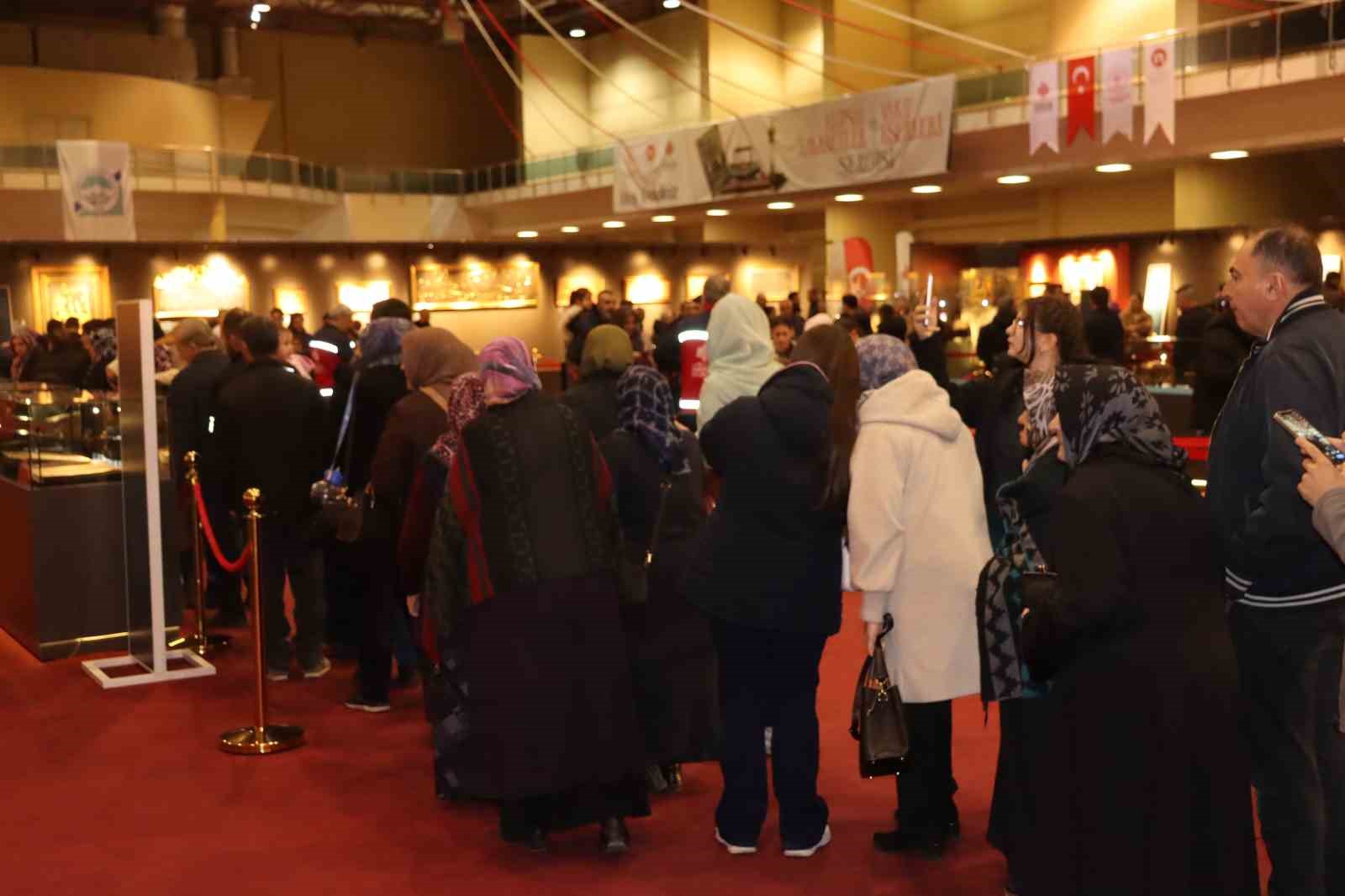 kayserililer iftarin ardindan kutsal emanetlere kostu 5 DdYbijAi