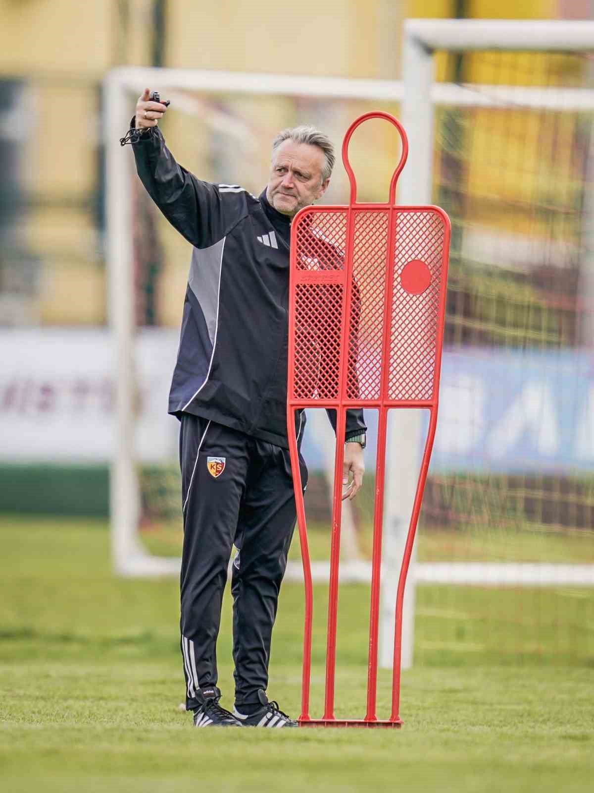 Kayserispor, Fenerbahçe maçı hazırlıklarını tamamladı 6 kayserispor fenerbahce maci hazirliklarini tamamladi 2 ZssNhwQU