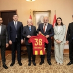 kayserispor-heyetinden-mhp-genel-baskani-bahceliye-ziyaret-Sn28iyte.jpg