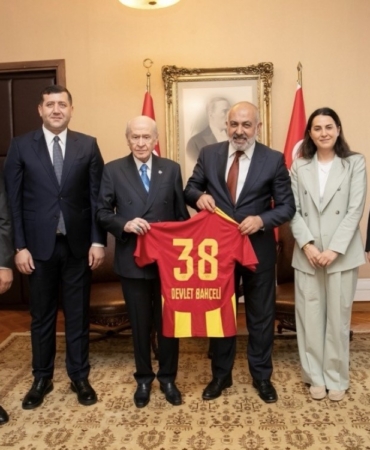 kayserispor-heyetinden-mhp-genel-baskani-bahceliye-ziyaret-Sn28iyte.jpg