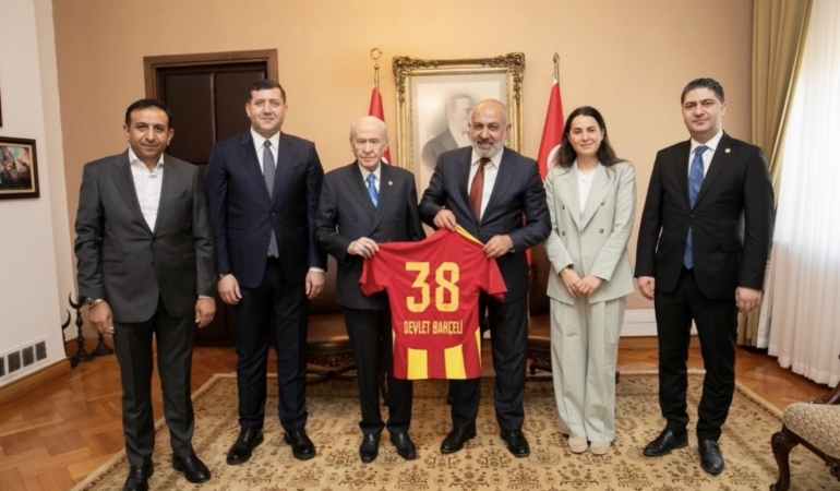 kayserispor-heyetinden-mhp-genel-baskani-bahceliye-ziyaret-Sn28iyte.jpg