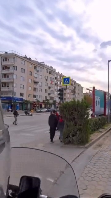 kaza ani kask kamerasina yansidi 2 HFvhytyg