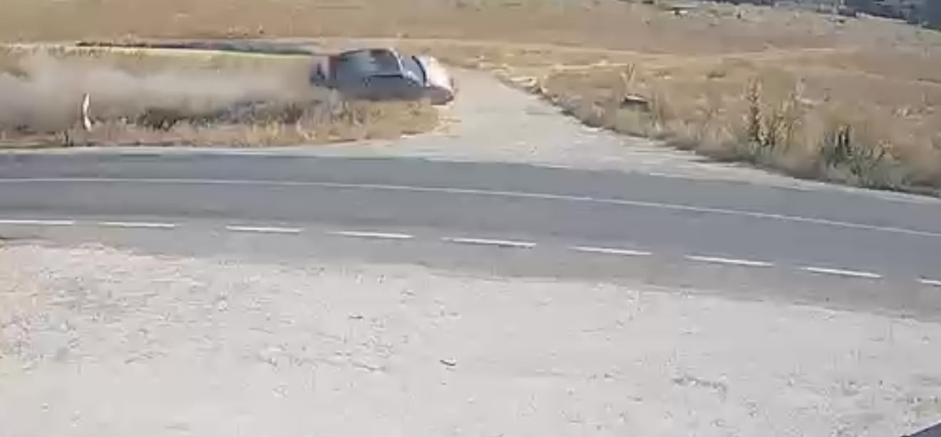 Kaza anının güvenlik kamerası görüntüleri görenleri dehşete düşürdü 4 kaza aninin guvenlik kamerasi goruntuleri gorenleri dehsete dusurdu 0 VbKNk8OI