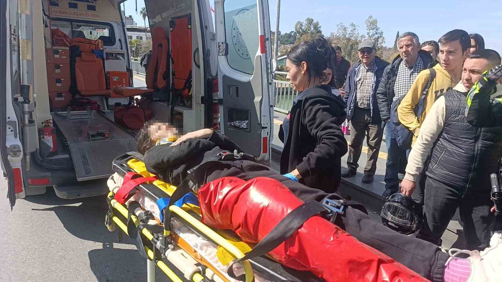 Kaza haberini alıp geldi, kızının elini tutup başını okşayarak teselli etti 7 kaza haberini alip geldi kizinin elini tutup basini oksayarak teselli etti 3 cVyQBi7w