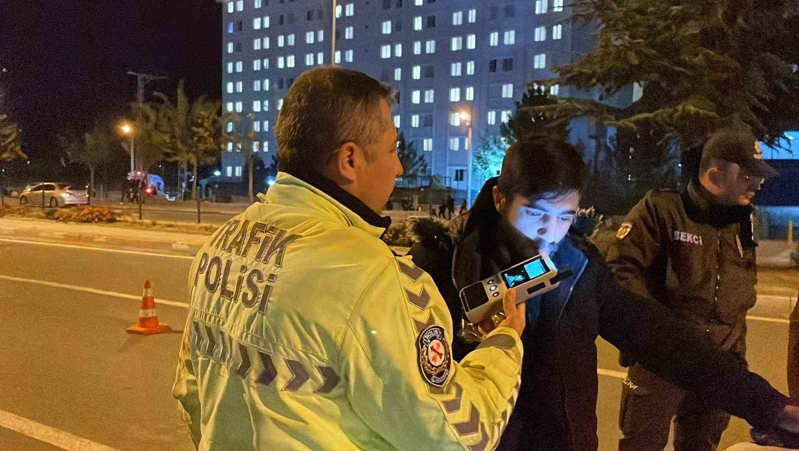 Kaza sonrası 3.79 promil alkollü çıkan elektrikli bisiklet sürücüsü, "Çirkin çıkmışım" dedi 8 kaza sonrasi 379 promil alkollu cikan elektrikli bisiklet surucusu cirkin cikmisim dedi 4 sD1Ufbad