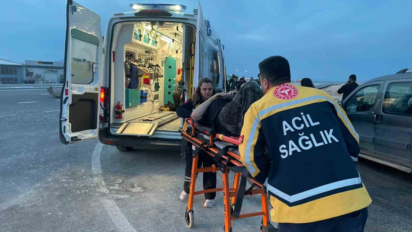 kaza sonrasi aracta sikisan kari kocayi itfaiye kurtardi 6