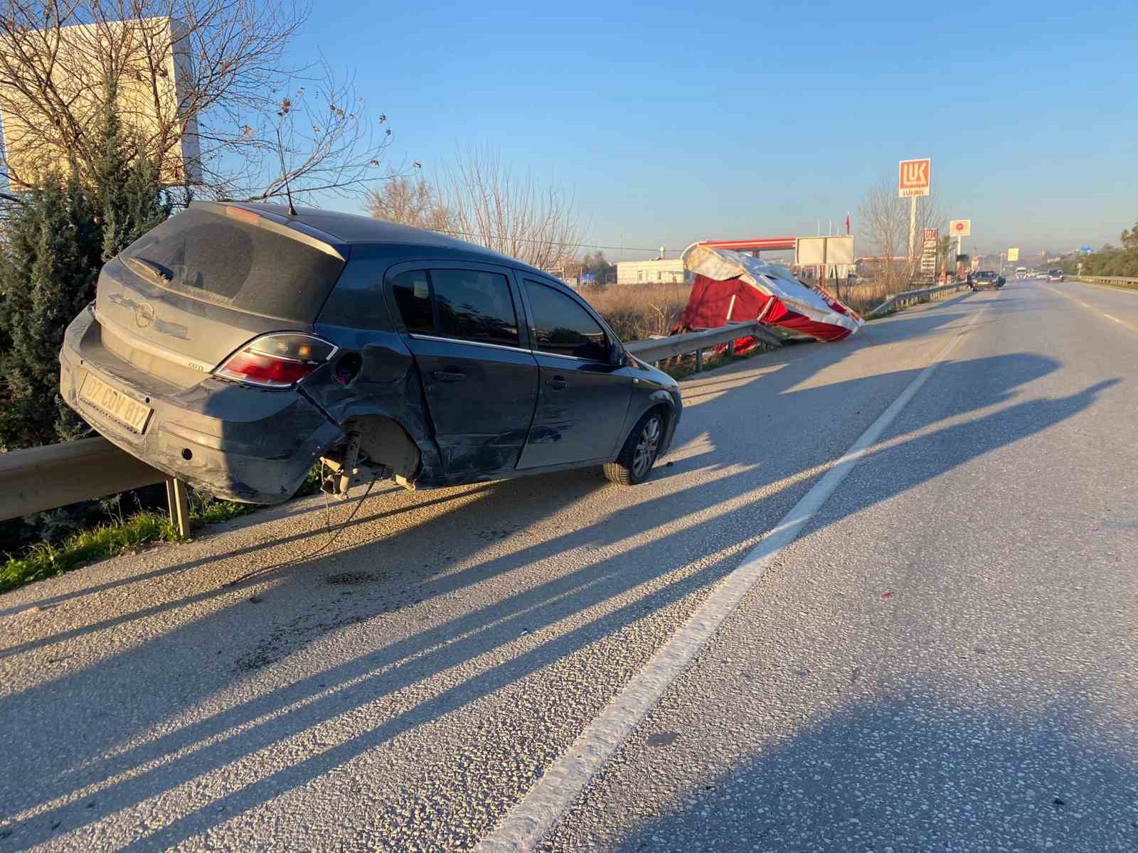 kaza sonrasi bariyerlerde asili kaldi 0