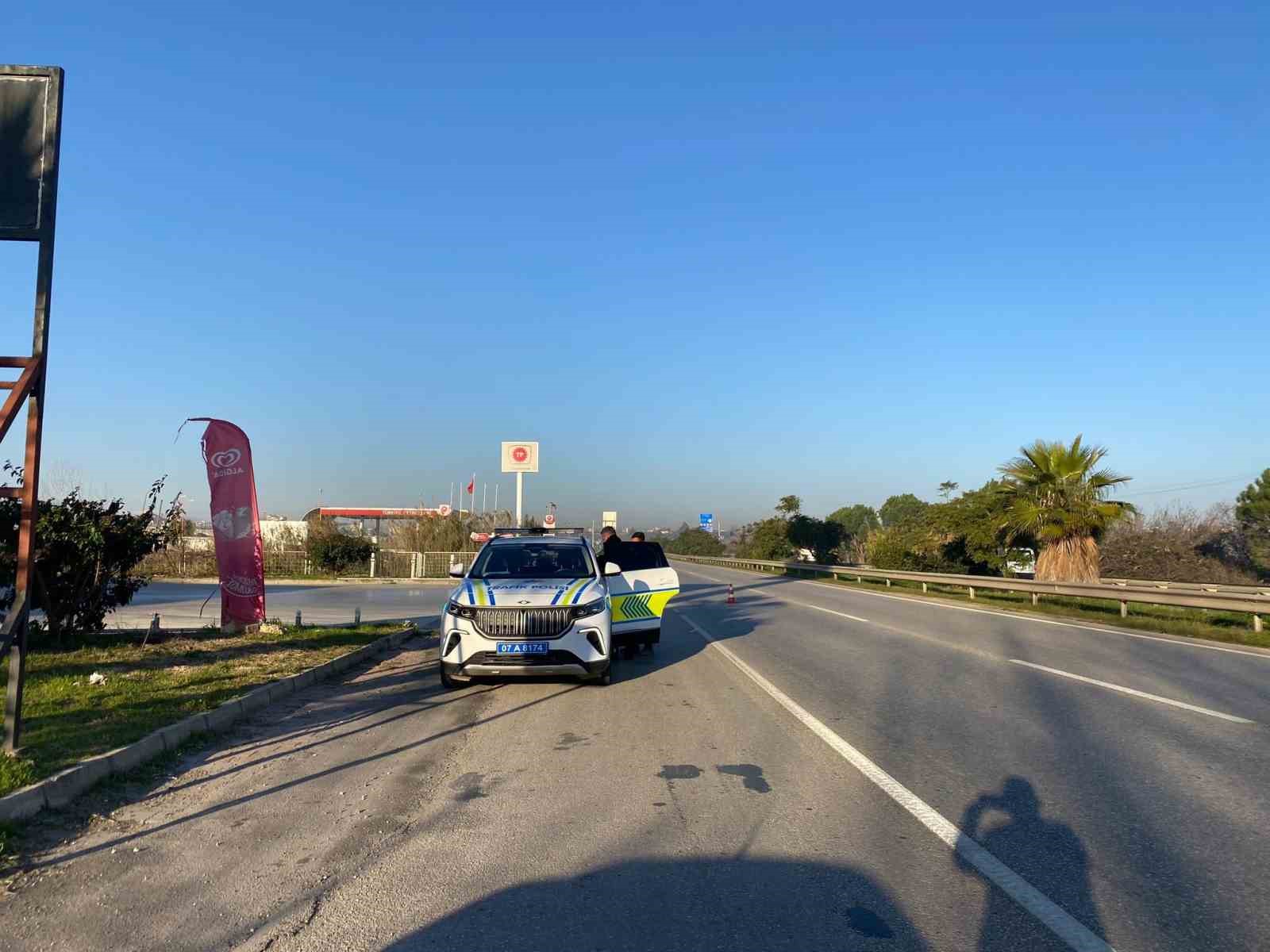 kaza sonrasi bariyerlerde asili kaldi 1 XV8nIDFs