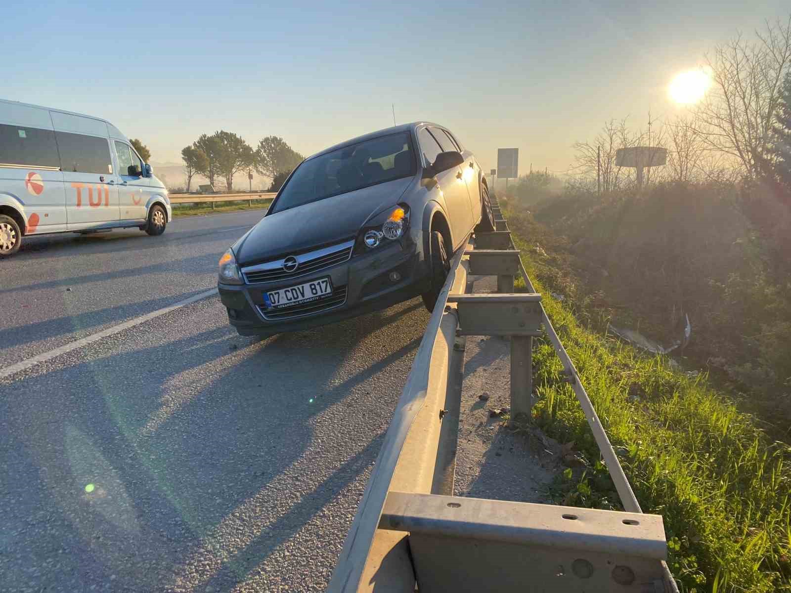kaza sonrasi bariyerlerde asili kaldi 5 HWAl3wP3
