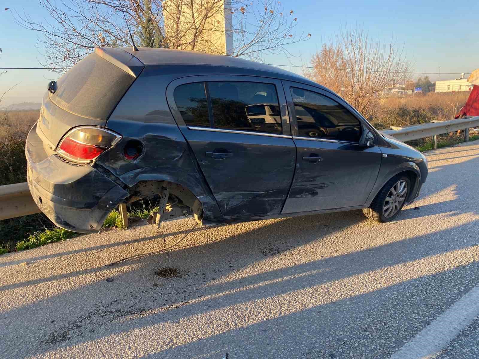 kaza sonrasi bariyerlerde asili kaldi 7