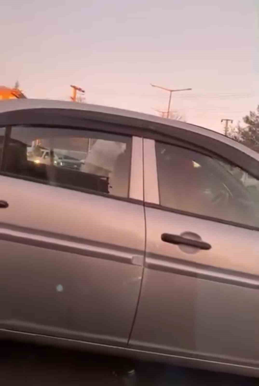 kaza sonrasi cocuklarin cigliklarina ragmen kavga ettiler 1