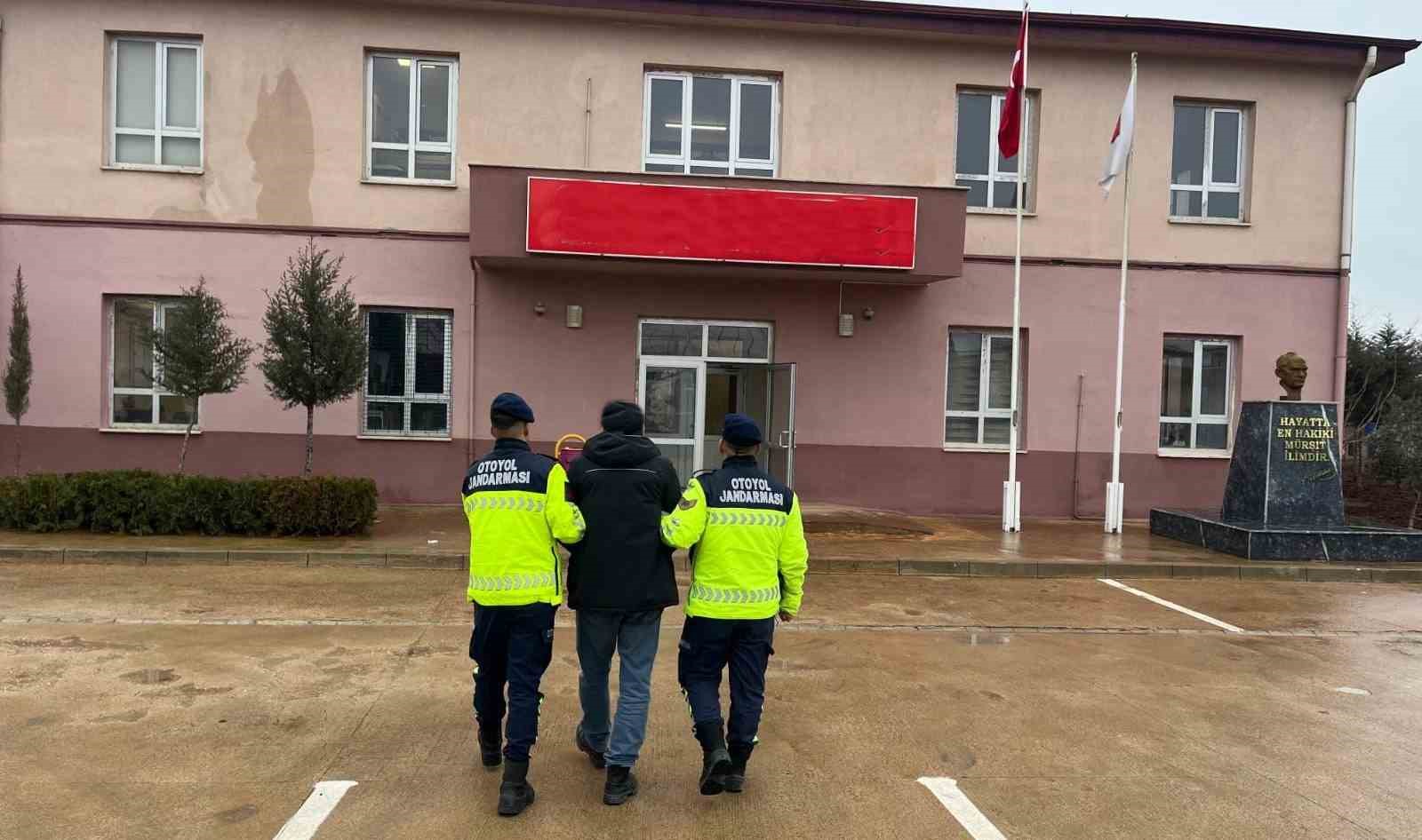 kaza sonrasi darp olayina 4 tutuklama 1 2CUE85Tc