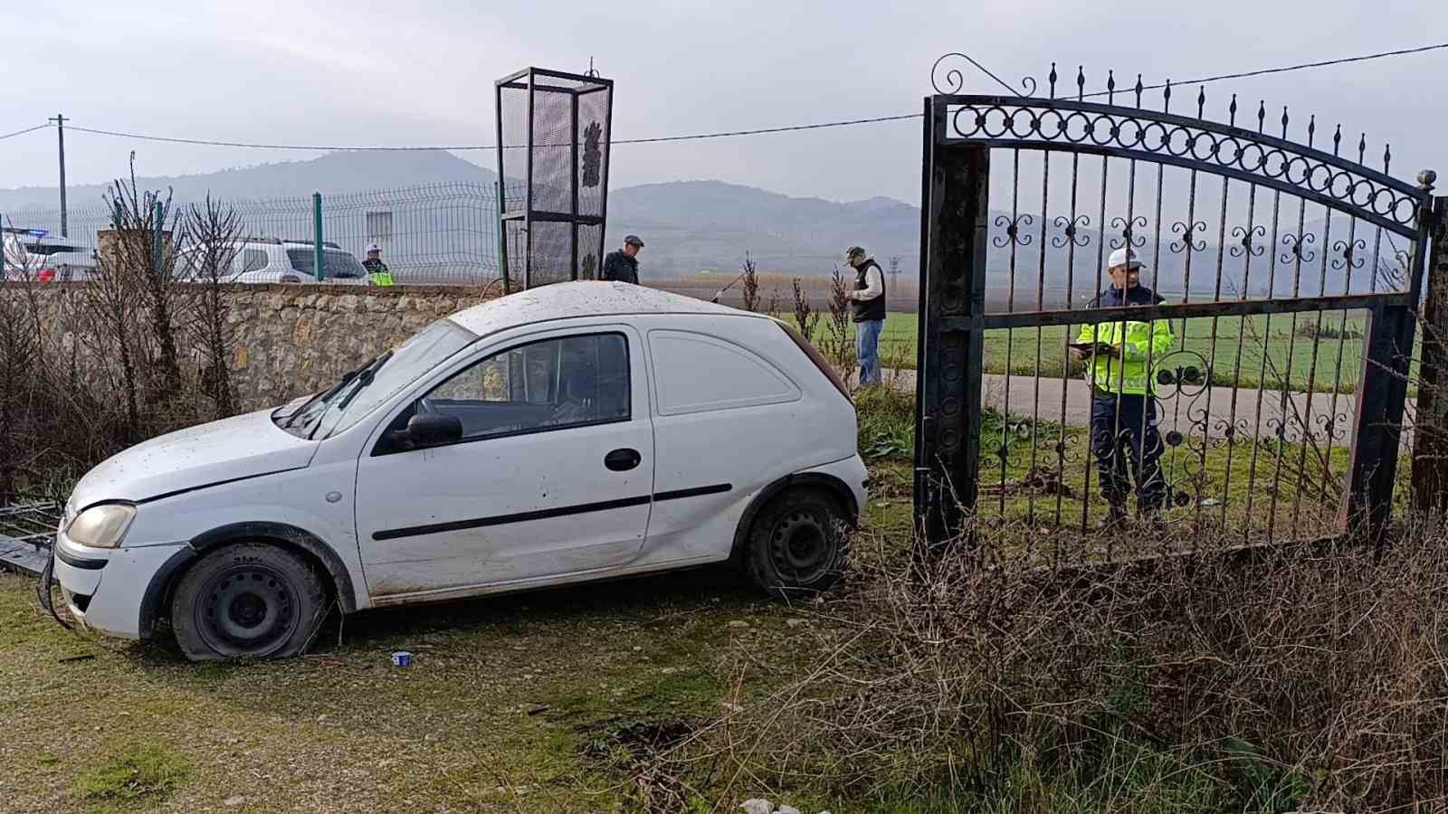 kaza sonrasi otomobilde bayilan surucu donmak uzereyken bulundu 1 QZIbDHXc