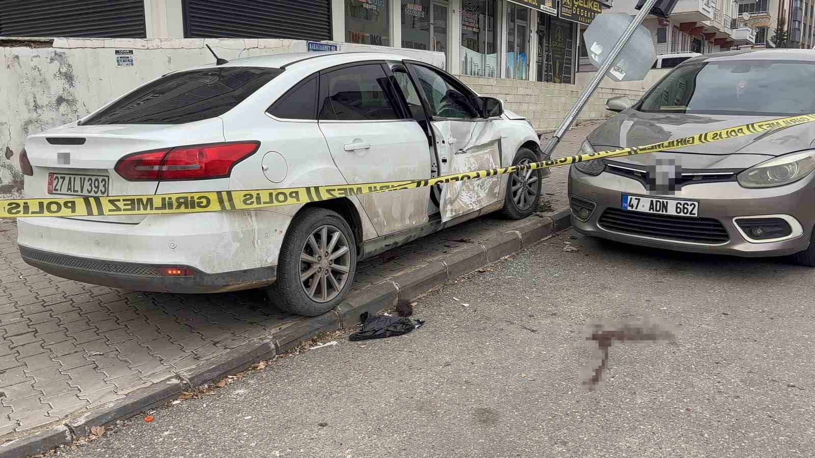 kaza sonrasi savrulan otomobil 4 yasindaki cocuga carpti 2 K4bIOUik
