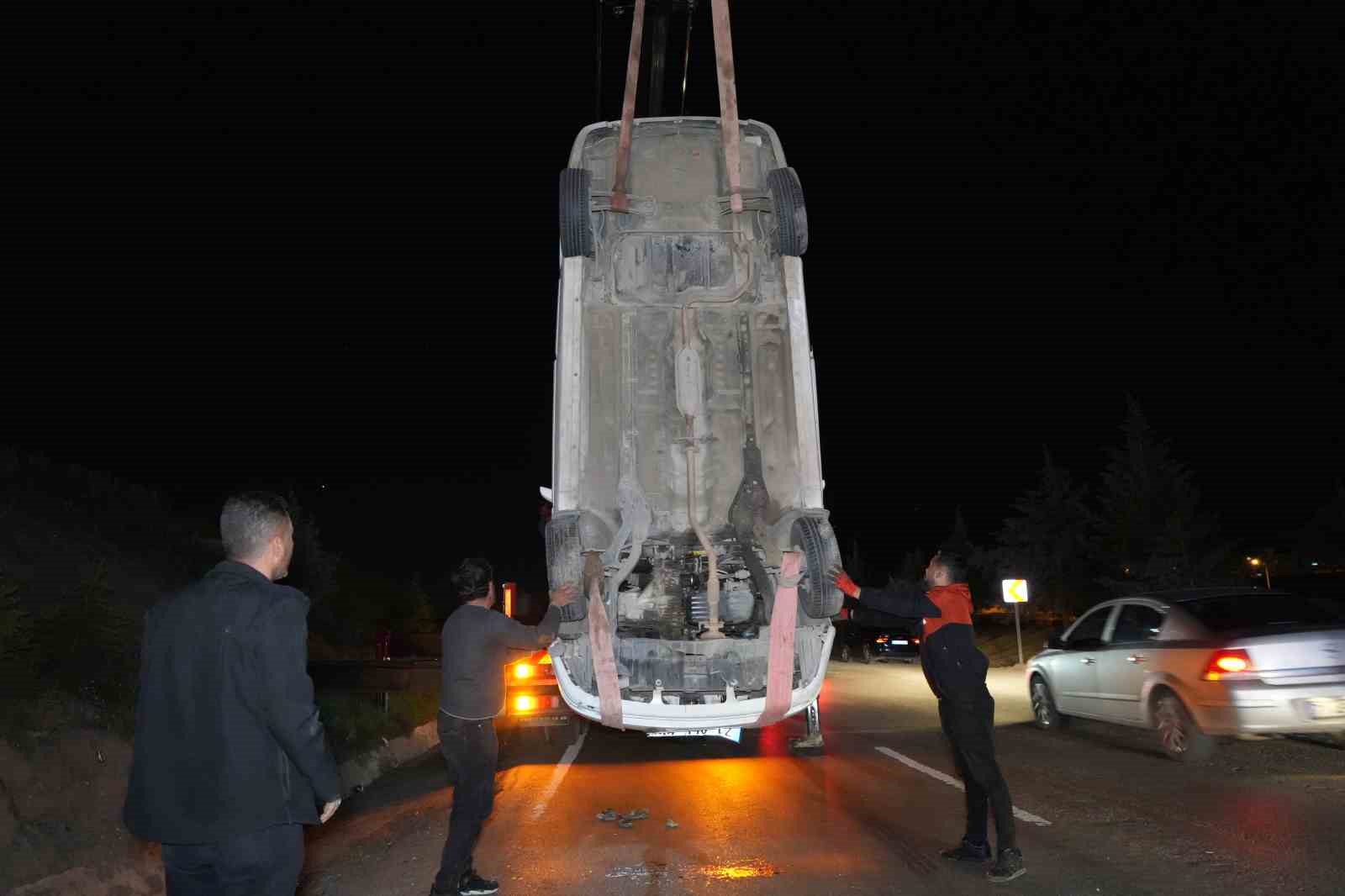Kaza sonrası sürücü kaçtı, yaşlı çift geldi: Polisi ikna etmek için dakikalarca dil döktüler 11 kaza sonrasi surucu kacti yasli cift geldi polisi ikna etmek icin dakikalarca dil doktuler rfa8iiLM