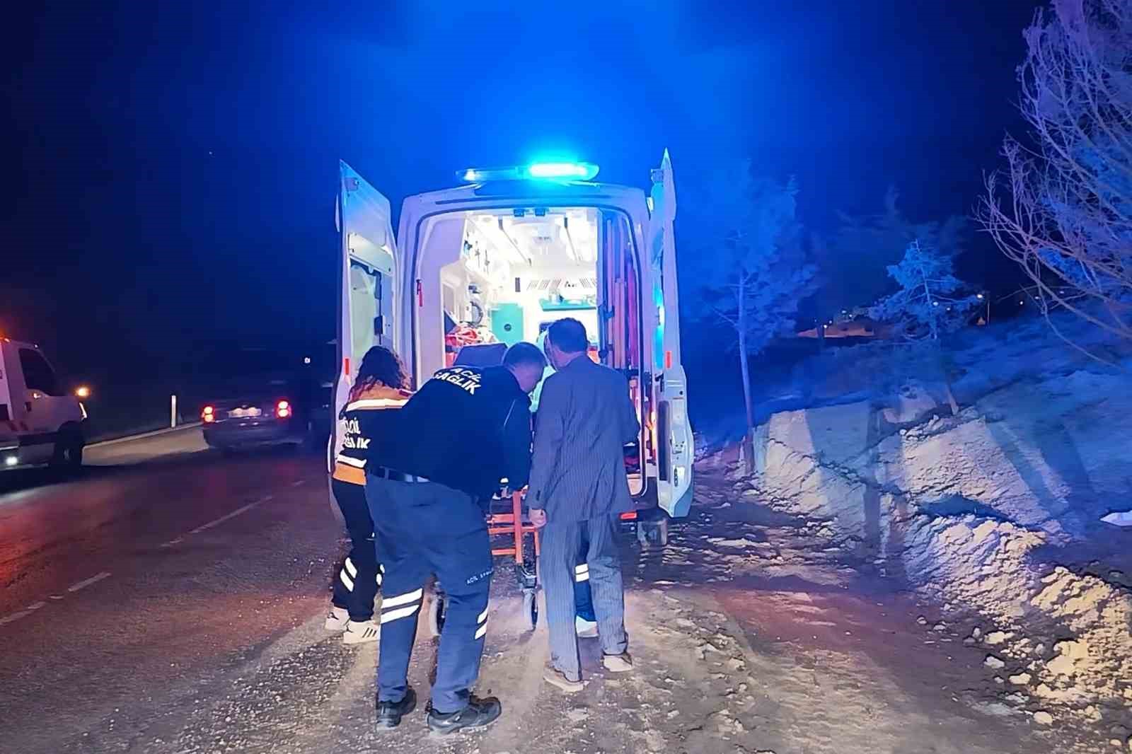 Kaza sonrası sürücü kaçtı, yaşlı çift geldi: Polisi ikna etmek için dakikalarca dil döktüler 6 kaza sonrasi surucu kacti yasli cift geldi polisi ikna etmek icin dakikalarca dil doktuler tqTpIpZL