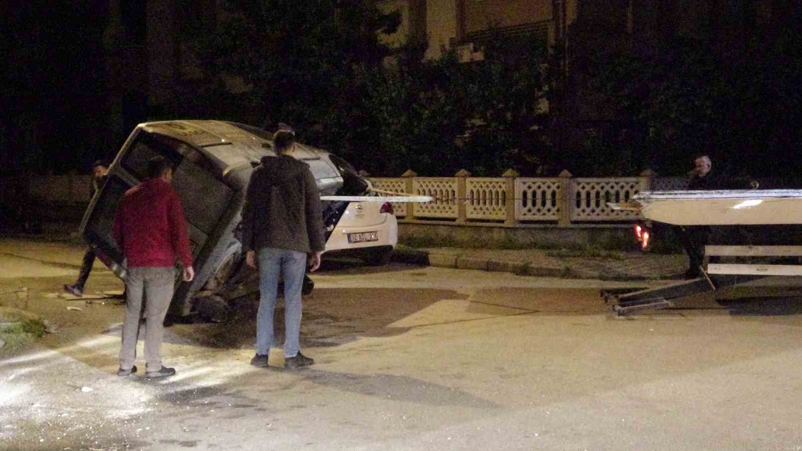 kaza sonrasi ters donen aractan sizan akaryakit panige neden oldu 3 hSBF3cvK