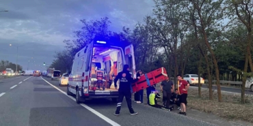 kaza-sonrasi-trafik-guvenligini-saglayan-polise-otomobil-carpti-I2K7pp67.jpg