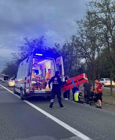 kaza-sonrasi-trafik-guvenligini-saglayan-polise-otomobil-carpti-I2K7pp67.jpg