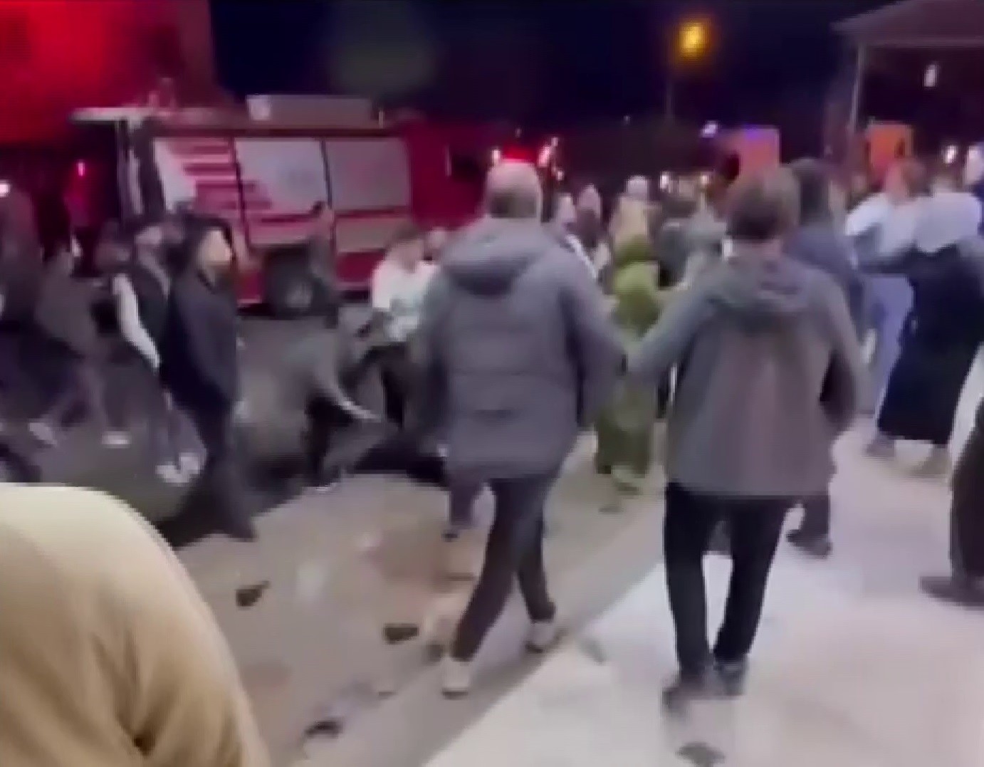 kaza sonrasi yasanan kavga meydan savasini aratmadi 0 mY2MjlMd