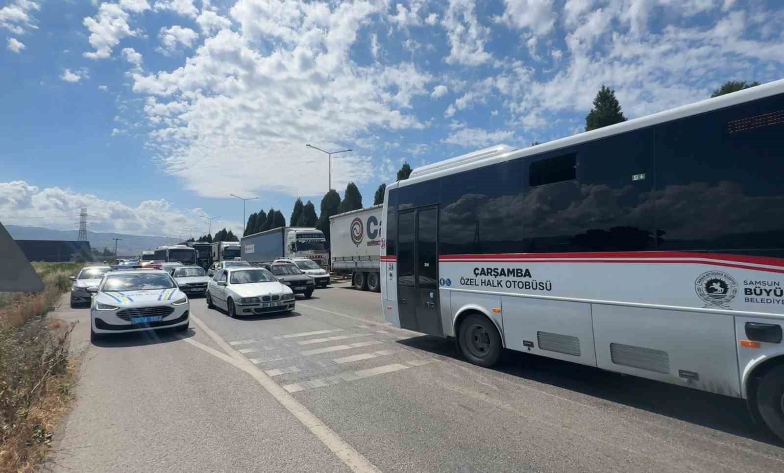 kaza sonrasi yol tek seride dustu geciken calisma trafigi kilitledi 1 Lm51zAu3