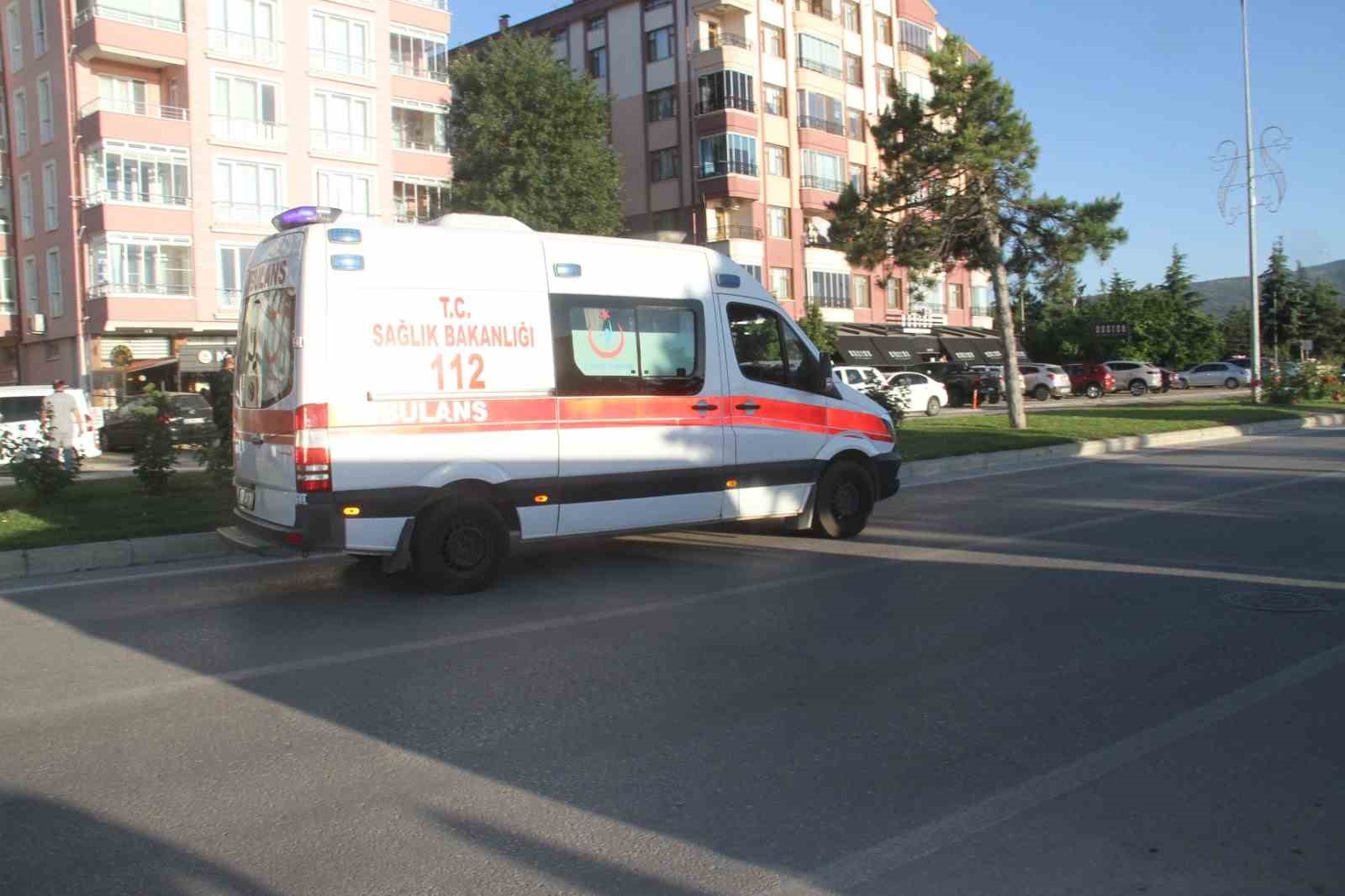 kaza sonrasinda dili bogazina kacan cocugu vatandas kurtardi 0 dDFIHMdc