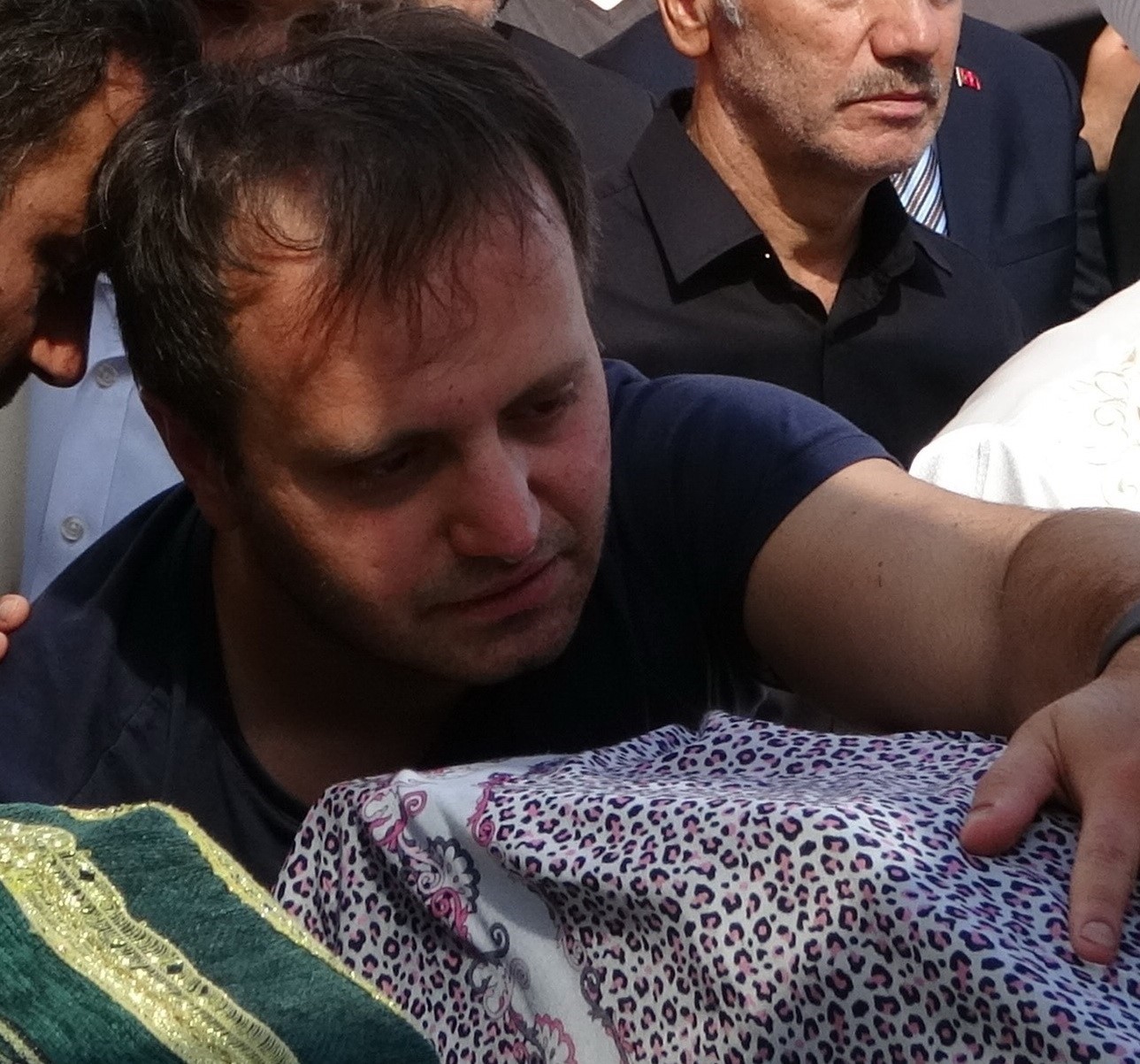 Kaza süsü vererek eşini ve çocuğunu öldüren doktor, cezaevinde intihar etti 5 kaza susu vererek esini ve cocugunu olduren doktor cezaevinde intihar etti 1 UbmDD25X