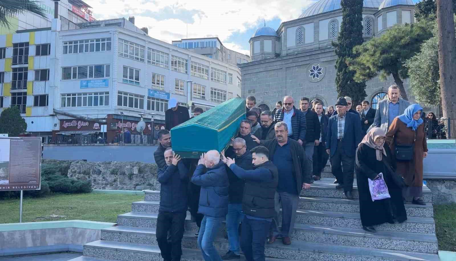 Kaza süsüyle eşini ve çocuğunu öldürdükten sonra intihar eden doktor Samsun’da toprağa verildi 4 kaza susuyle esini ve cocugunu oldurdukten sonra intihar eden doktor samsunda topraga verildi 0 EGvMEH2f