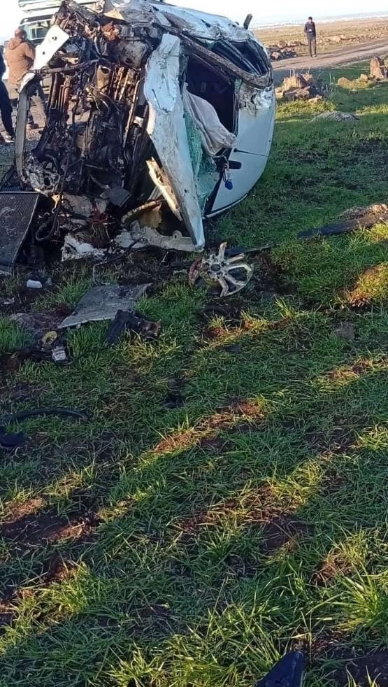 kaza yapan akrabalarinin yanina giderken kaza yaptilar 3 yarali 1 cuQwNyrV