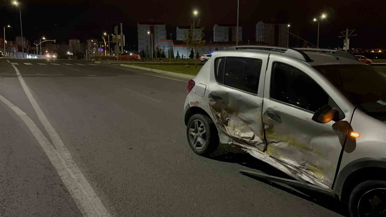 kaza yapan alkollu surucu gazeteci cekerse uflemem diyerek ekiplere zorluk cikardi 3 CCydhi2Q