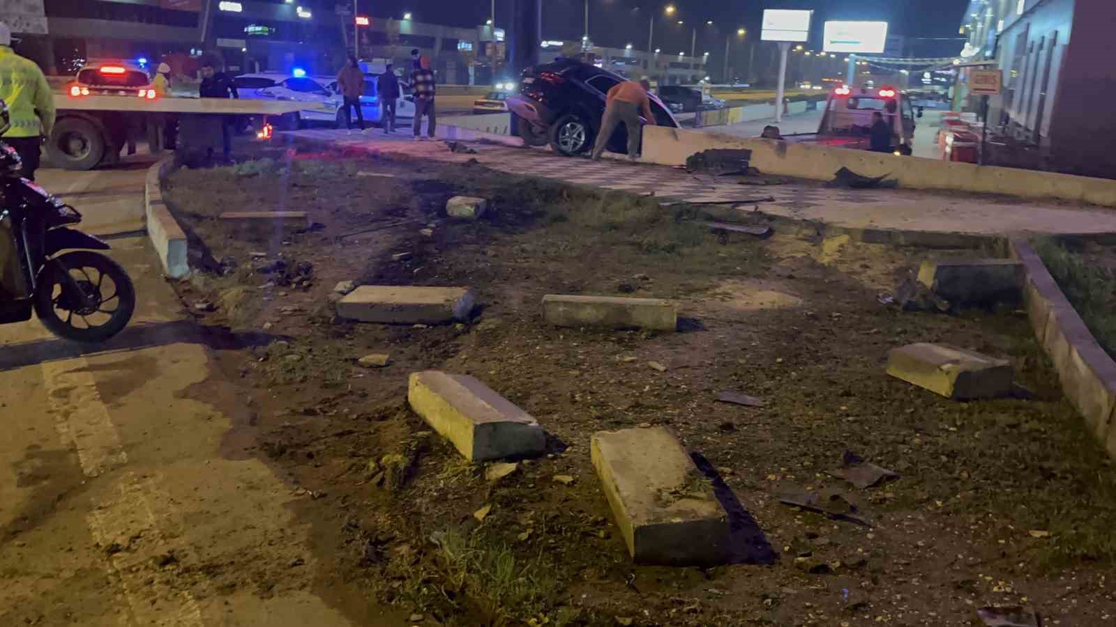 kaza yapan alkollu surucunun trakyaliyim ben be ya hicbir seyim yok diyerek polise sarilmak l1NKhMur