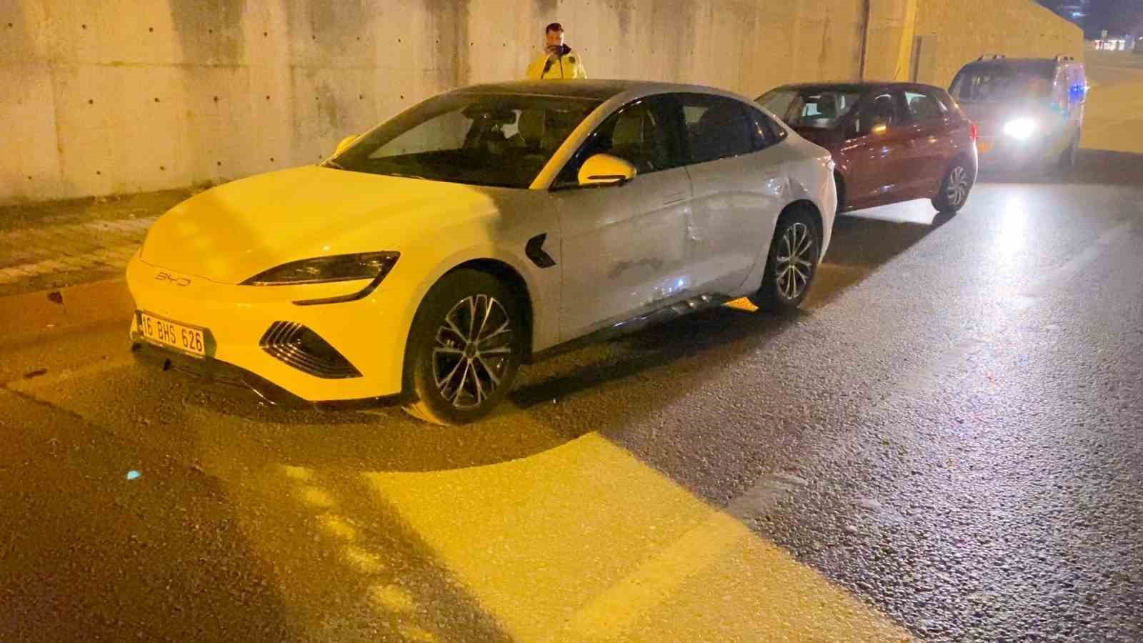 kaza yapan arac takla atti 2 yarali 4 3F2cWp8b