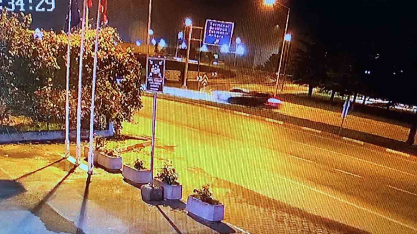 kaza yapan arac takla atti 2 yarali 5 Pm3UnB5t