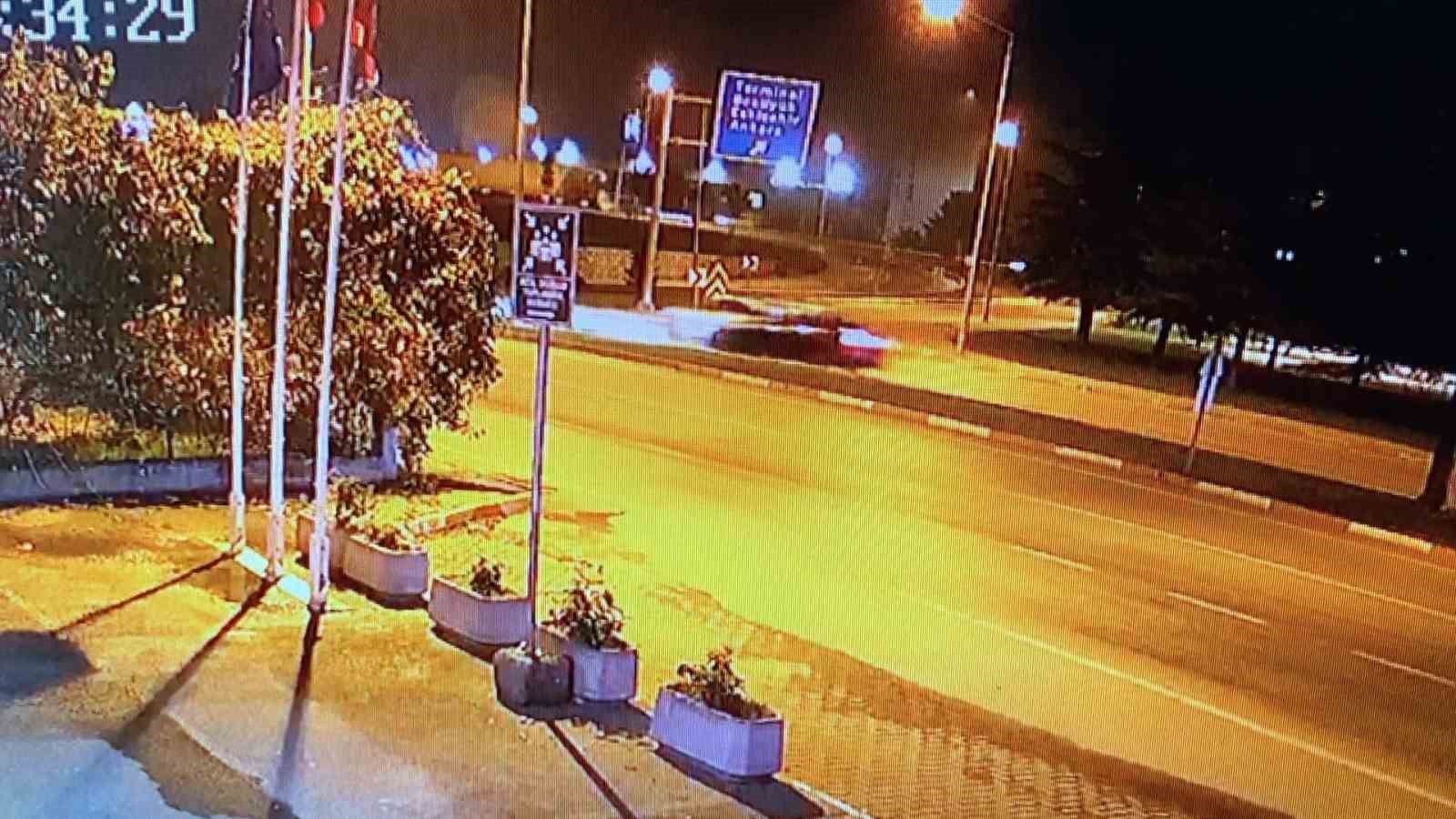 kaza yapan arac takla atti 2 yarali 6 m6NIjCbm