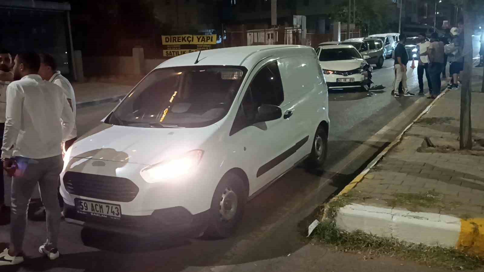 kaza yapan araclar polis memurunu ezdi 1 XTc3DgFF