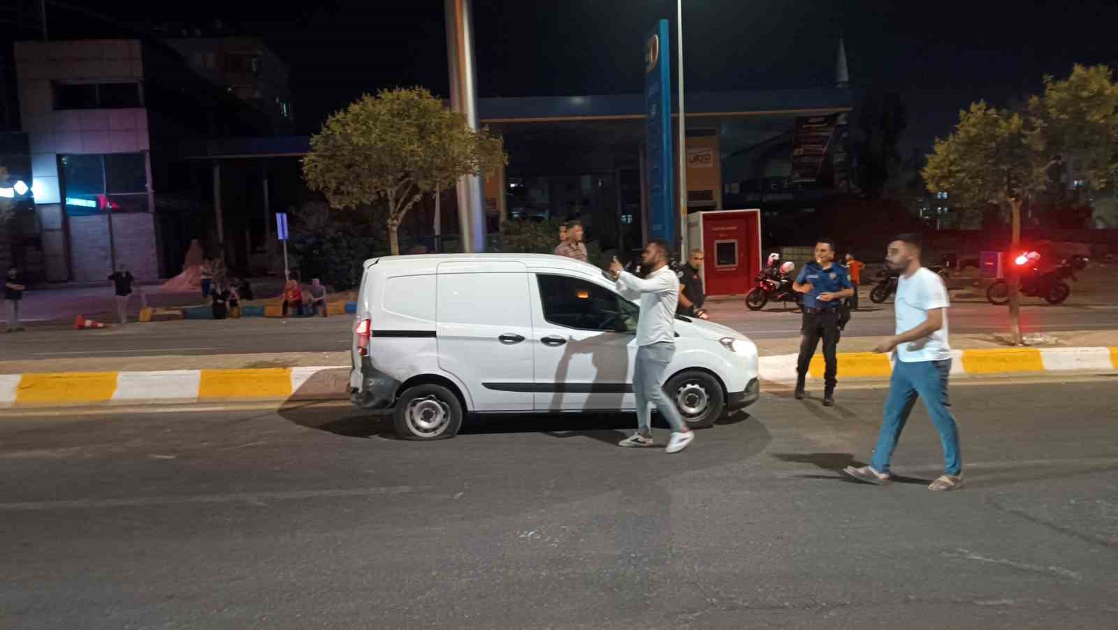 kaza yapan araclar polis memurunu ezdi 3 grZ4jqFJ
