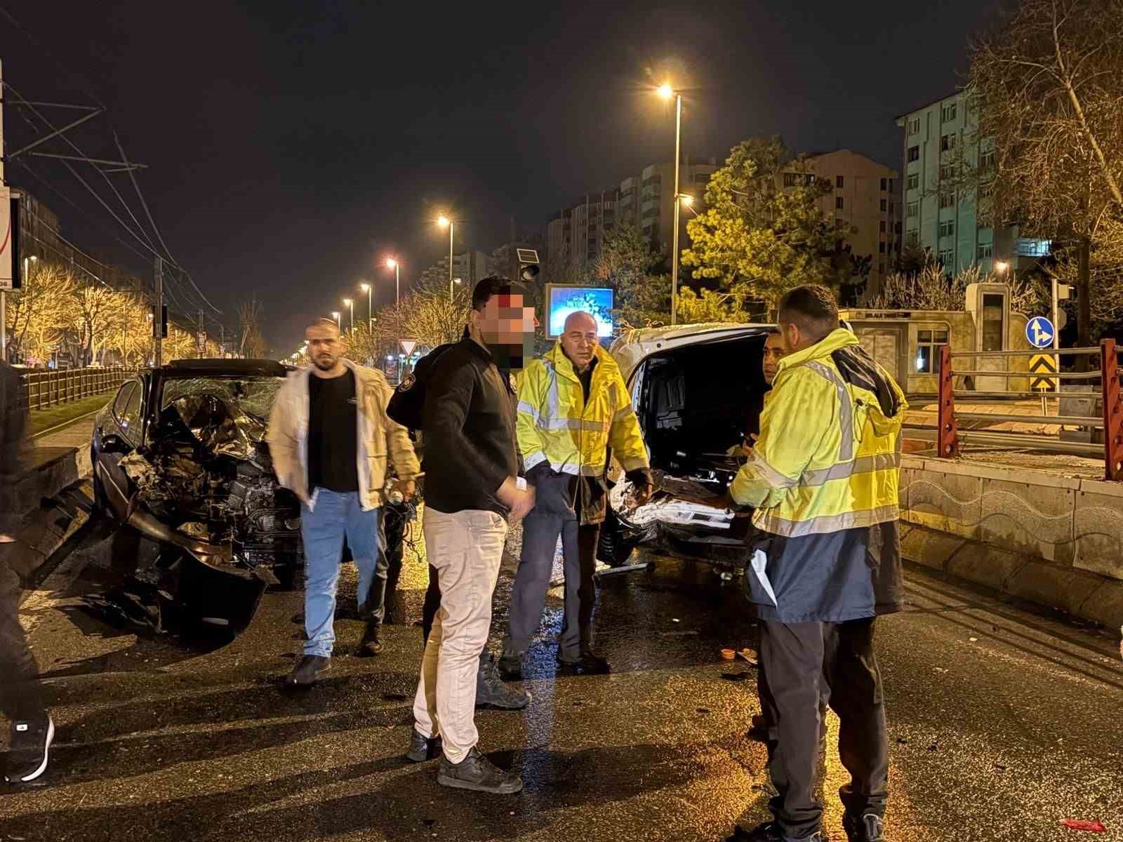 kaza yapan ehliyetsiz ve alkollu surucuyu polis tedaviye ikna etti 0 g5T8tGkt
