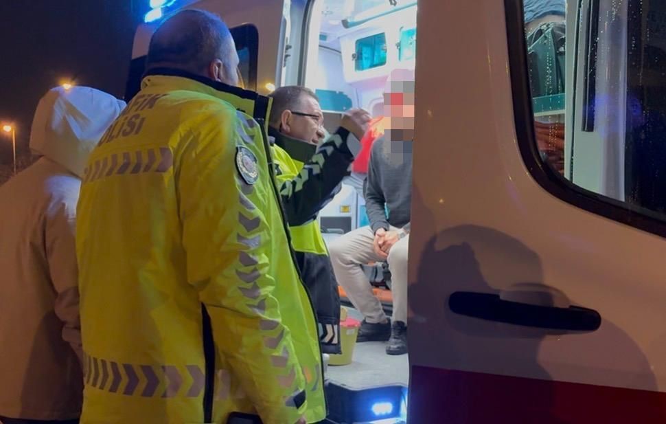 kaza yapan ehliyetsiz ve alkollu surucuyu polis tedaviye ikna etti 1 QRppFmAD