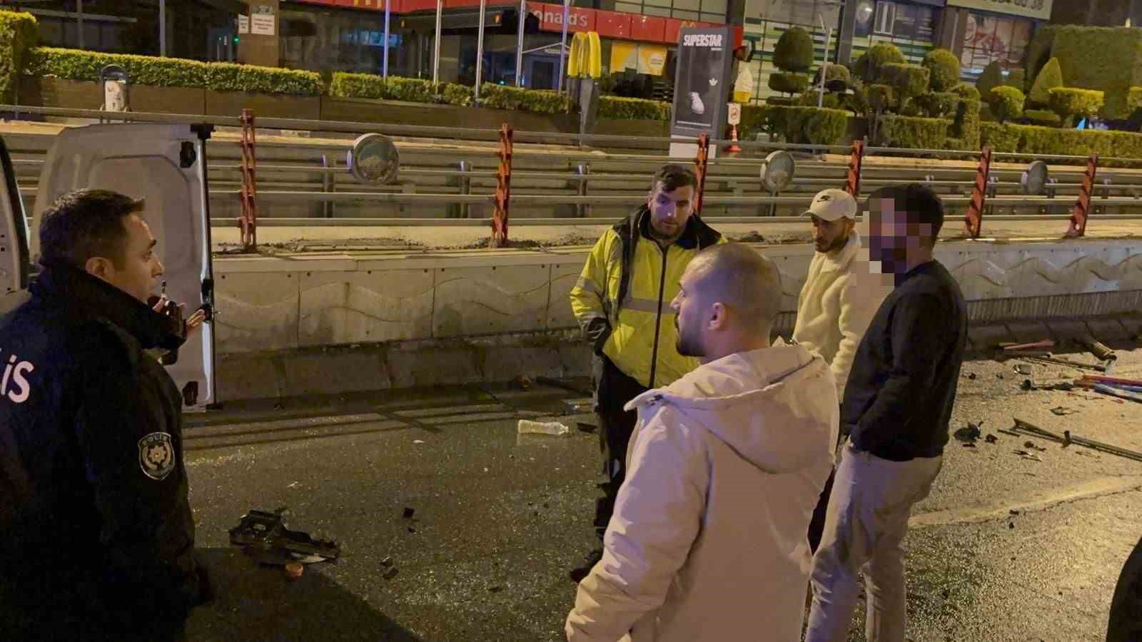 kaza yapan ehliyetsiz ve alkollu surucuyu polis tedaviye ikna etti 2 HE9RqUzZ
