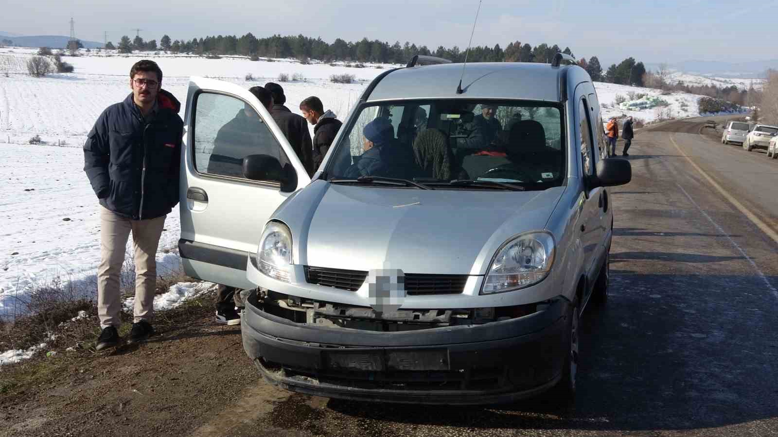 kaza yapan fiat tofas marka otomobil sarampole yuvarlandi 1i agir 4 yarali 2 WdEgME3Q
