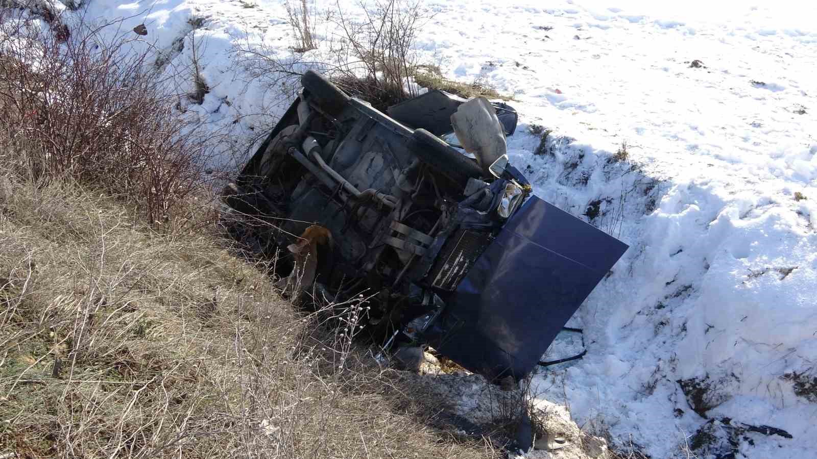 kaza yapan fiat tofas marka otomobil sarampole yuvarlandi 1i agir 4 yarali 3 9WOGcErA
