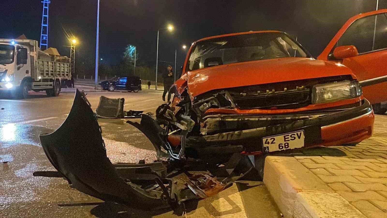 Kaza yapan hafifi ticari aracın radyatörü 30 metre fırladı: 1 yaralı 4 kaza yapan hafifi ticari aracin radyatoru 30 metre firladi 1 yarali 0 evAng7Mt