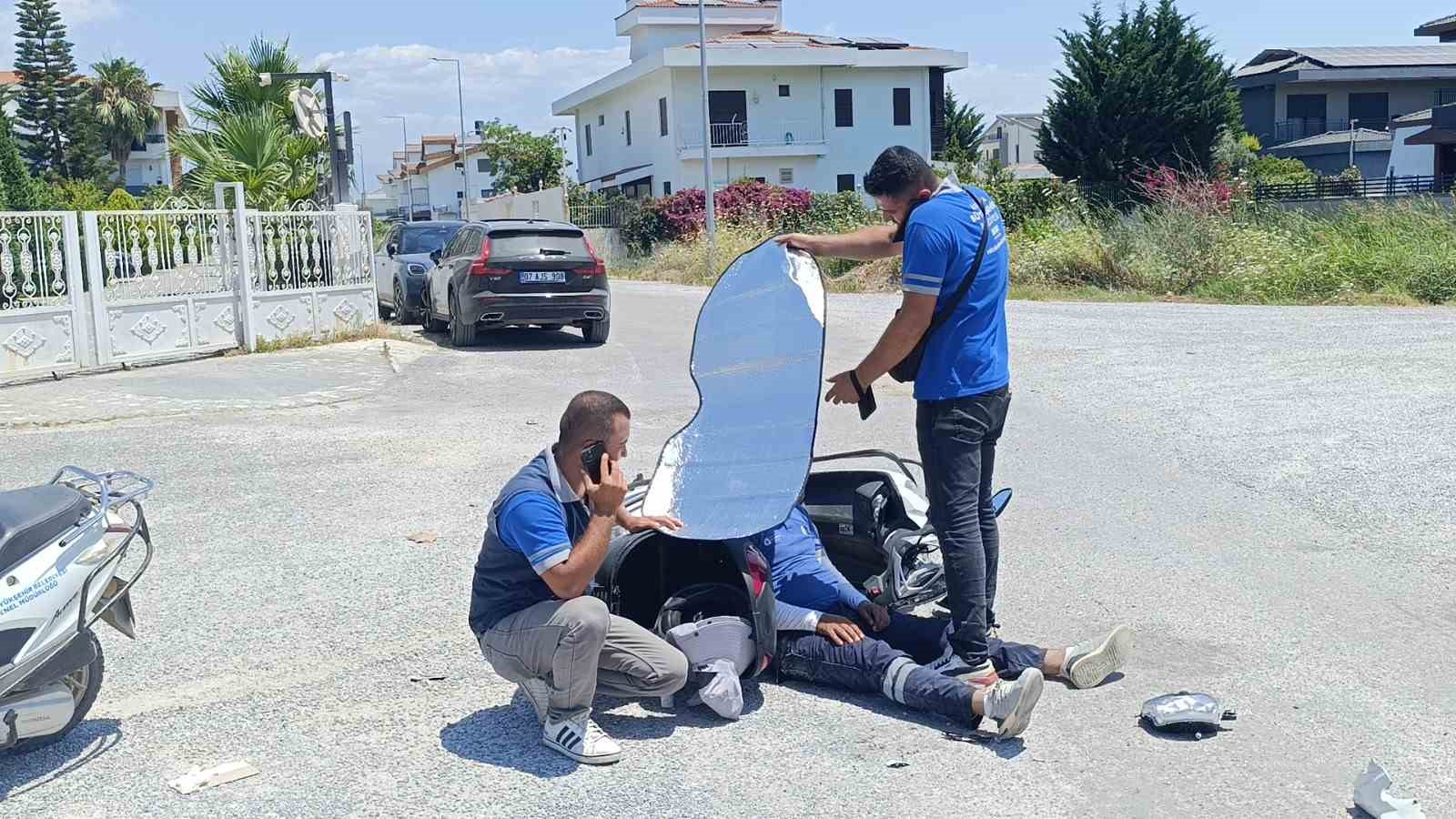kaza yapan mesai arkadaslarini gunesten korumaya calistilar 2 6RAyWLBb