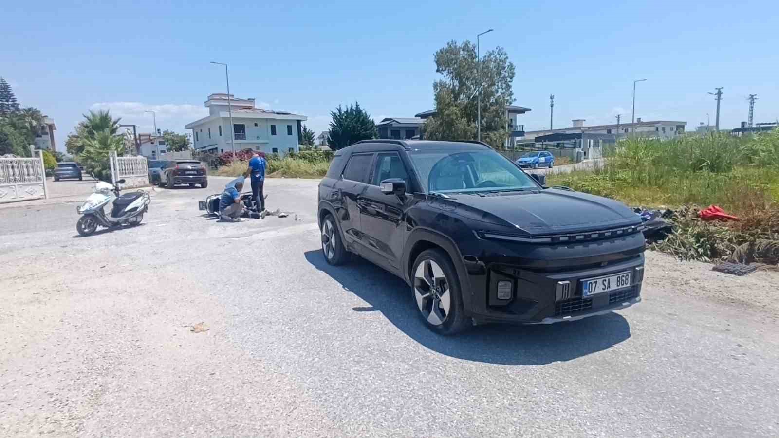 kaza yapan mesai arkadaslarini gunesten korumaya calistilar 3 RIQdX8gb