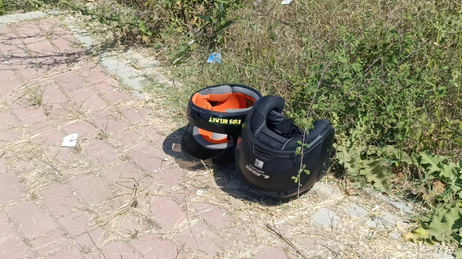kaza yapan motosiklet surucusu sinirini otomobilin camindan cikardi 1 UrY7rV2Z