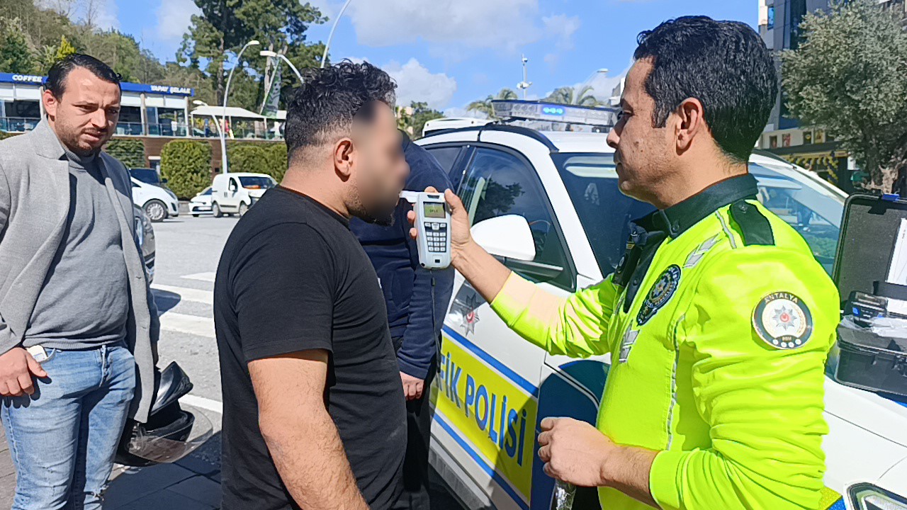 Kaza yapan motosikletli ısrarla polisi çağırdı, zararlı çıktı 8 kaza yapan motosikletli israrla polisi cagirdi zararli cikti 4 QAafk353