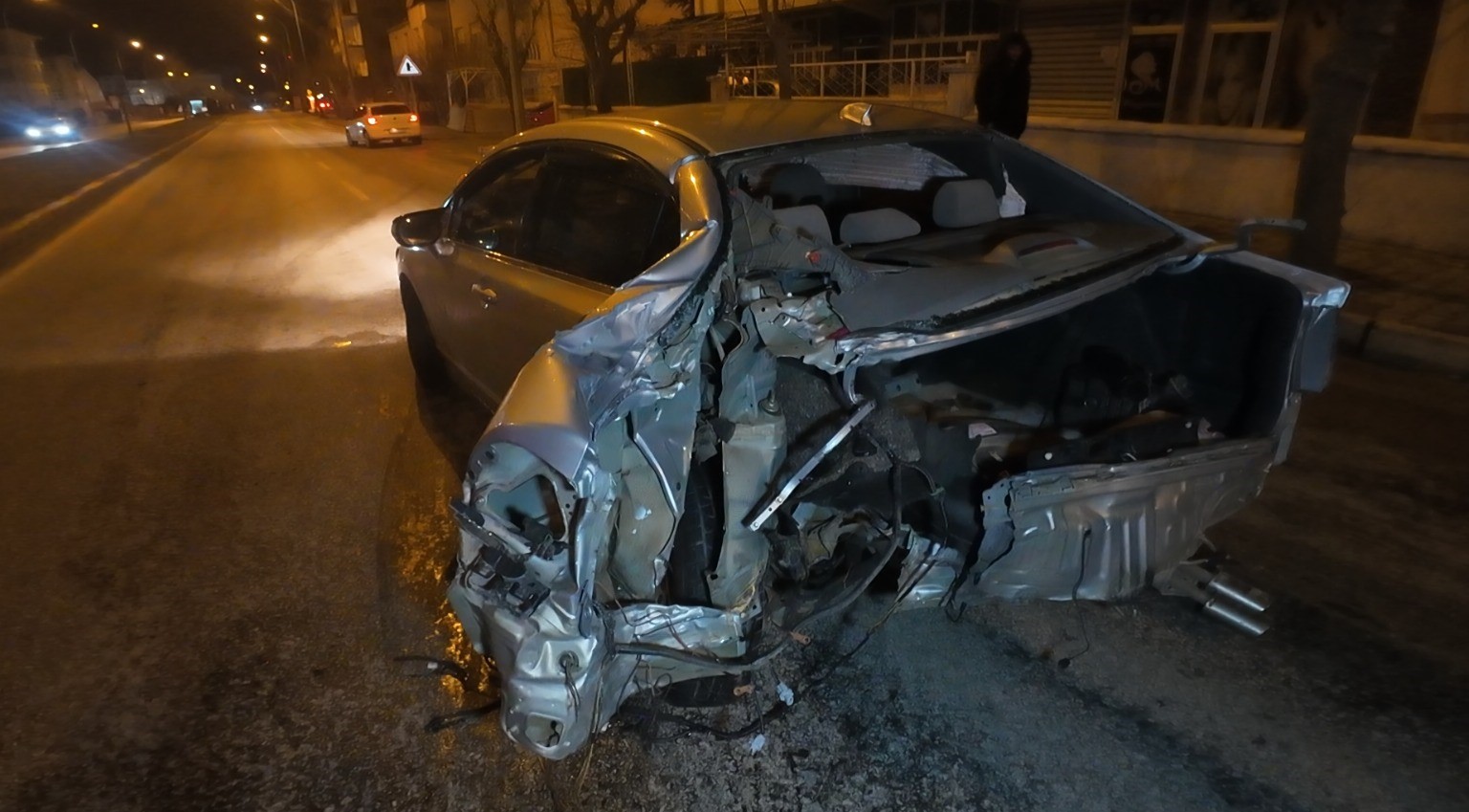 kaza yapan otomobilin donerek savruldugu anlar kameraya yansidi 2 yarali 0